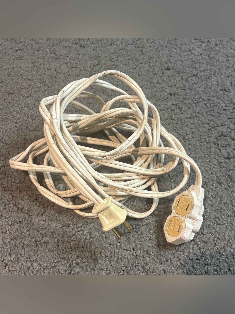 Vintage GE Twist Lock 2 Prong 3 Outlet Safety Extension Cord White 15 ft